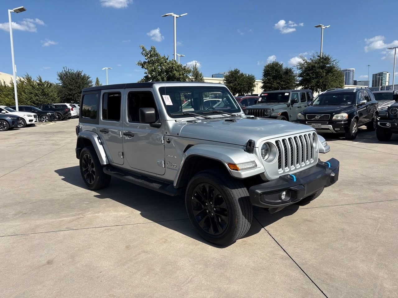 Used 2023 Jeep Wrangler Unlimited Sahara AWD/4WD image 3