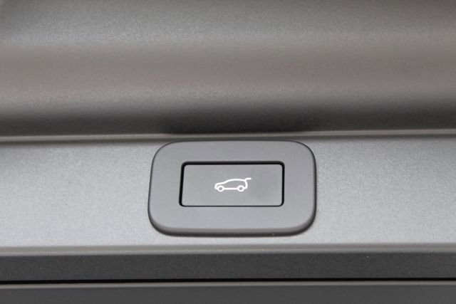 Used 2025 Land Rover Range Rover SE image 22