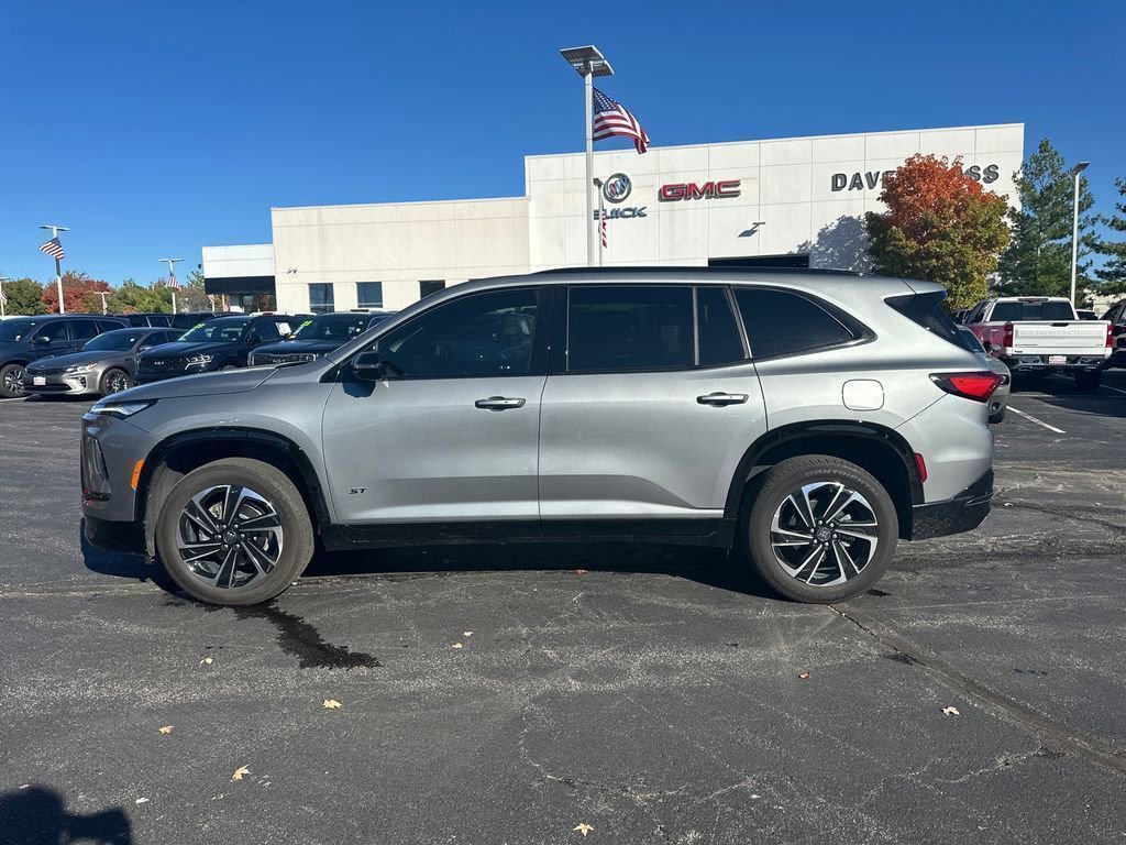 Used 2025 Buick Enclave Sport Touring image 10