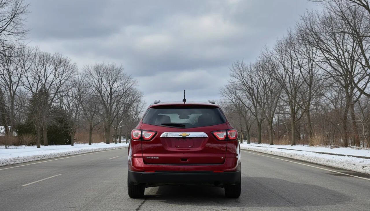 Used 2017 Chevrolet Traverse LT w/ Style and Technology Package image 5