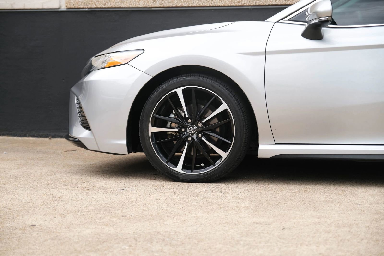 Used 2020 Toyota Camry XSE image 9