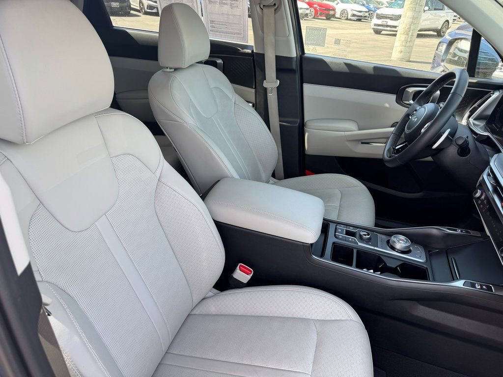 Used 2025 Kia Sorento EX image 15