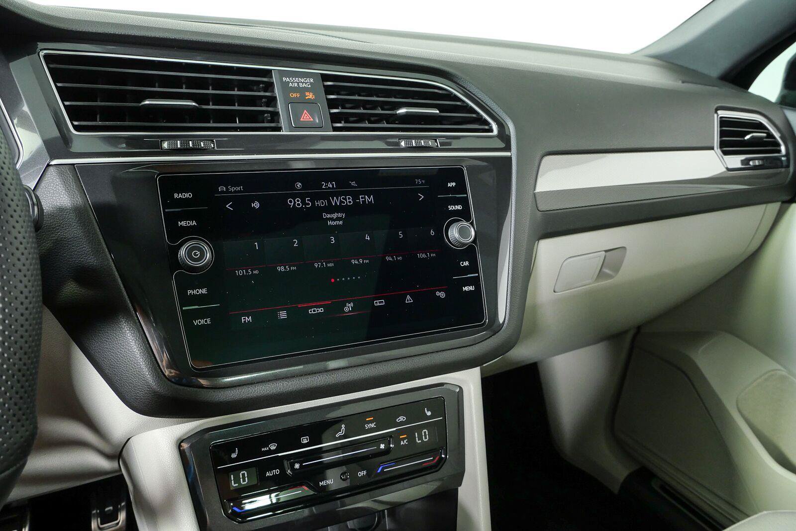Certified 2024 Volkswagen Tiguan SE R-Line AWD/4WD image 11