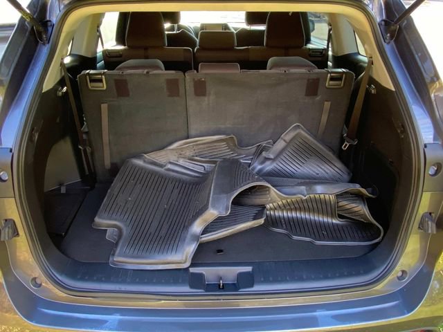 Used 2022 Toyota Highlander L image 28