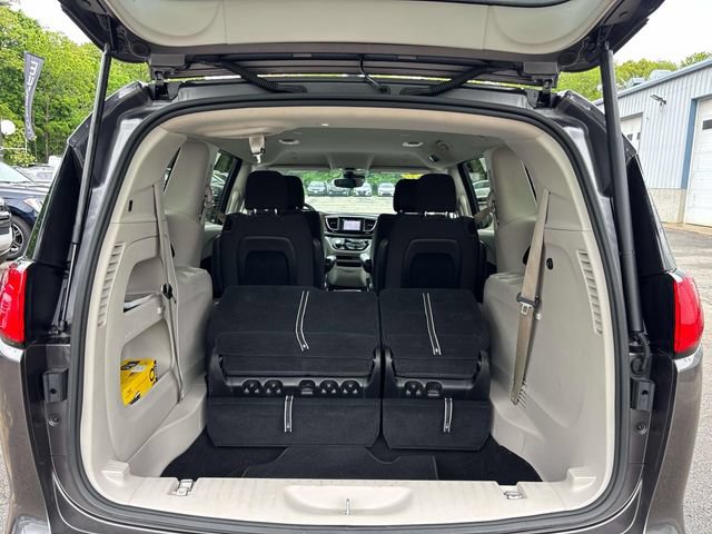 Used 2023 Chrysler Voyager LX FWD image 19