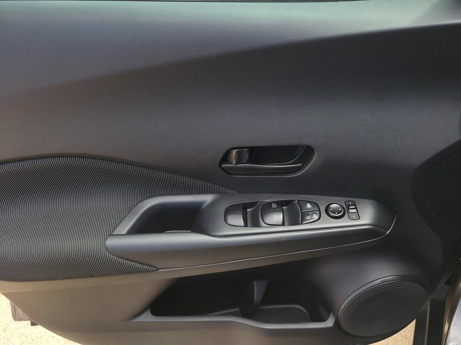 Used 2020 Nissan Kicks S FWD image 15