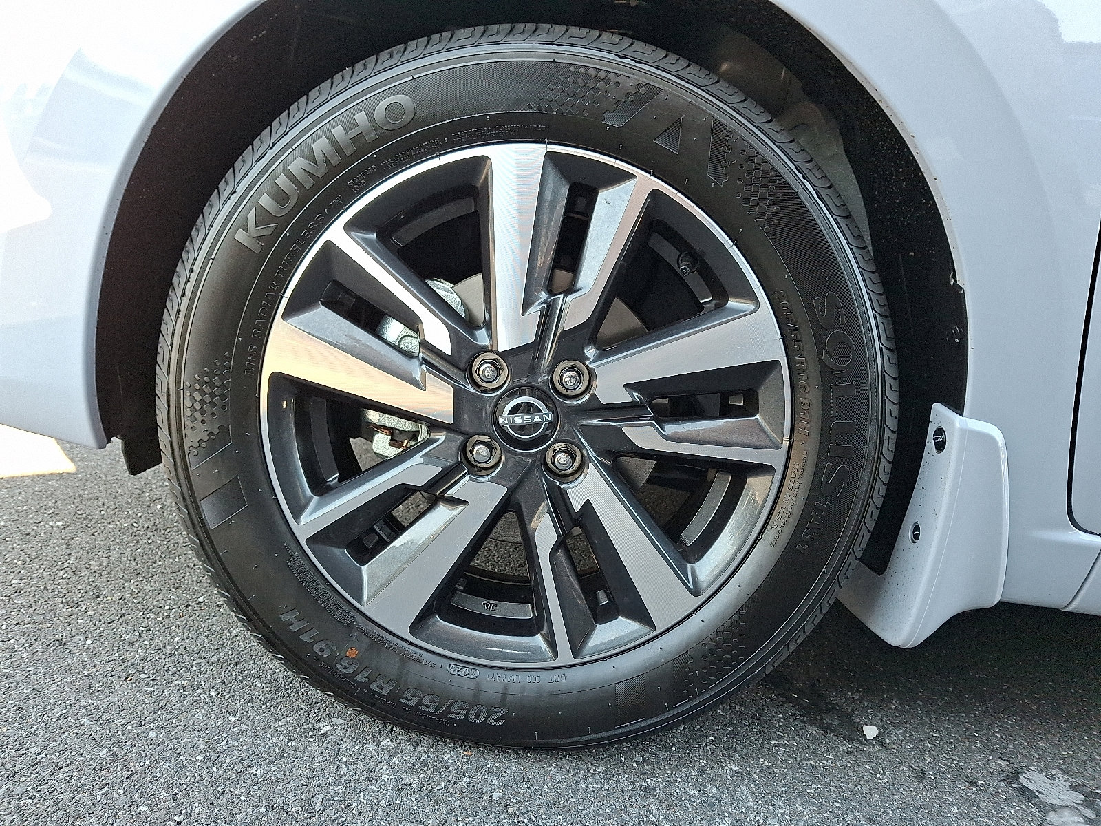 New 2025 Nissan Versa SV w/ Trunk Package image 4