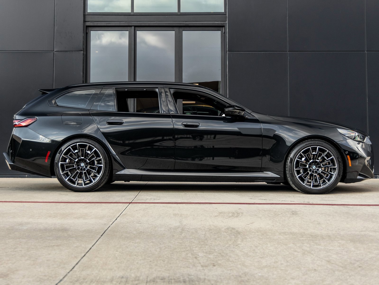 Used 2025 BMW M5 Touring image 10