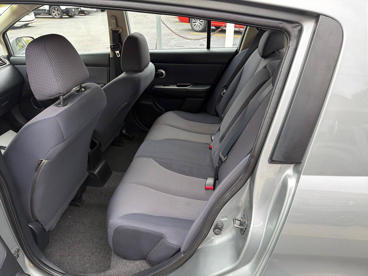 Used 2008 Nissan Versa Hatchback FWD image 17