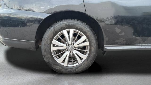 Used 2020 Nissan Pathfinder SV image 13