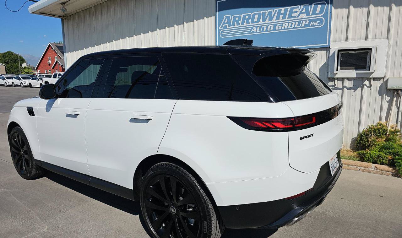 Used 2025 Land Rover Range Rover Sport SE AWD/4WD image 3