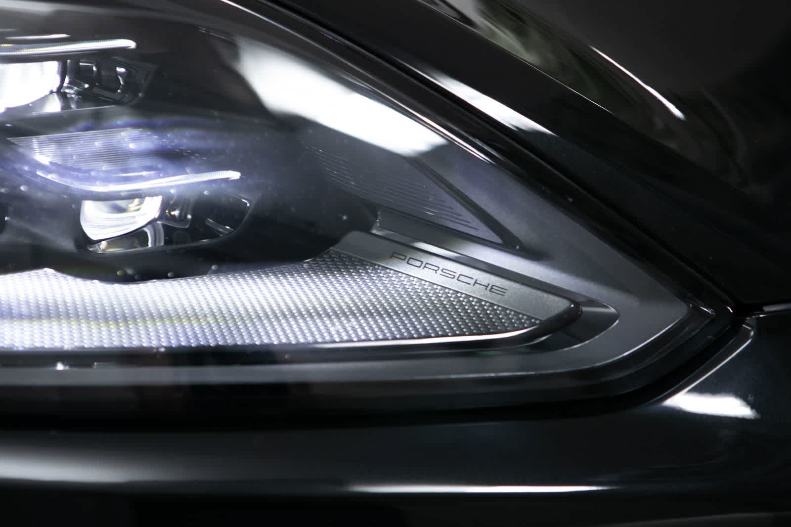 Certified 2025 Porsche Cayenne Turbo AWD/4WD image 16