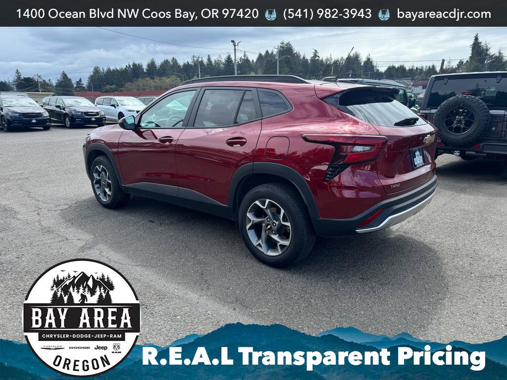 Used 2025 Chevrolet Trax LT image 4