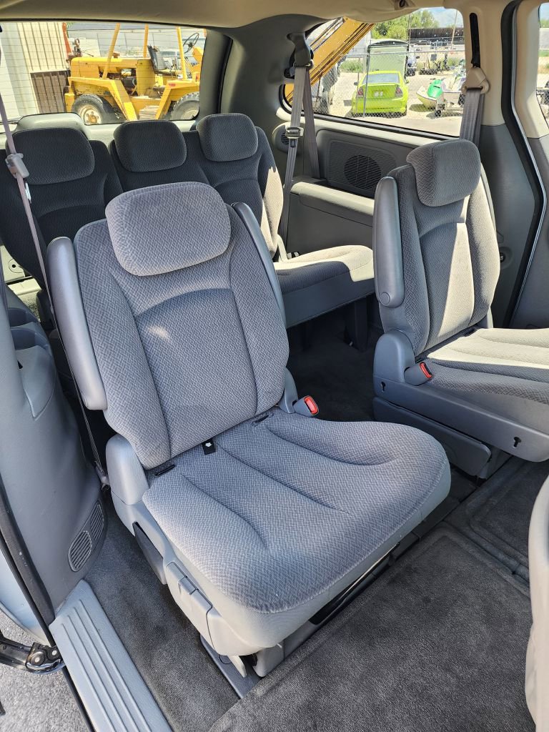 Used 2005 Chrysler Town & Country LX w/ Popular Equipment Group II image 7