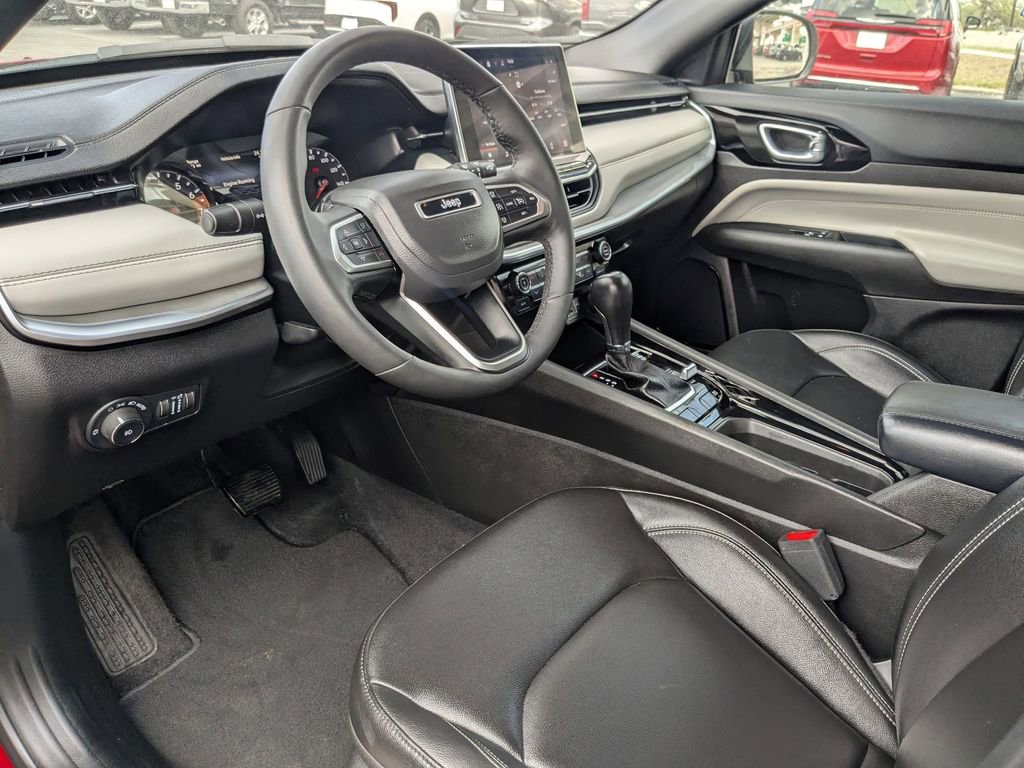 Used 2025 Jeep Compass Limited image 8