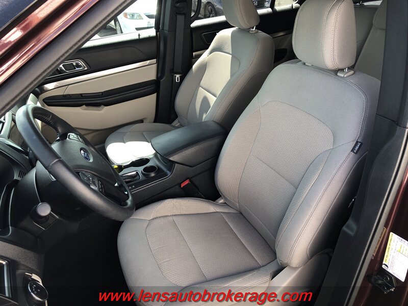 Used 2018 Ford Explorer XLT w/ Equipment Group 201A FWD image 12