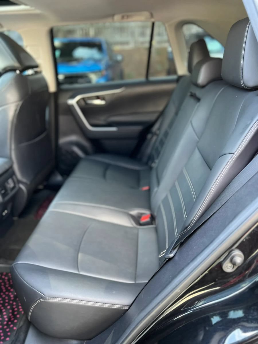 Used 2021 Toyota RAV4 XLE Premium FWD image 10