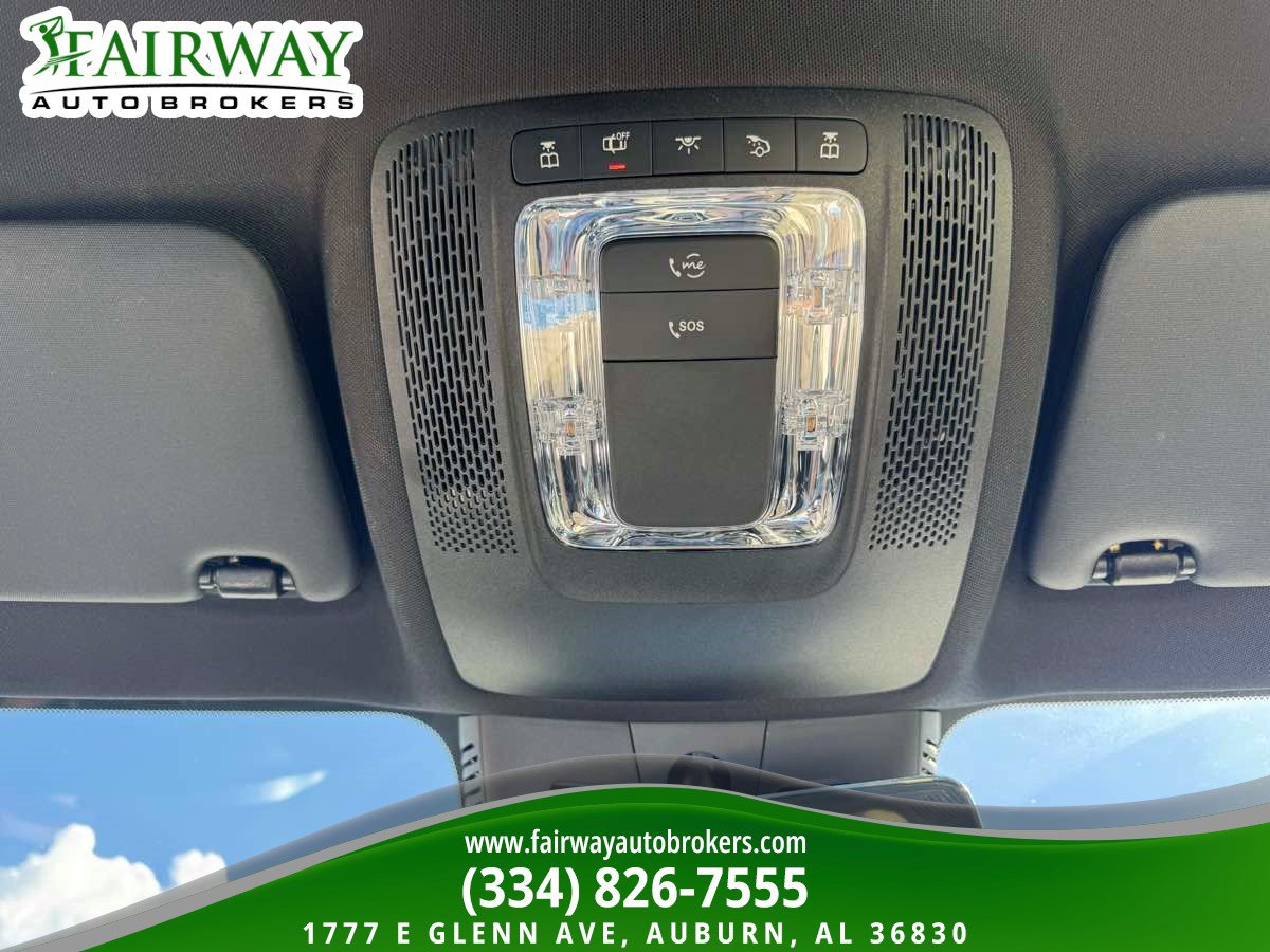 Used 2025 Mercedes-Benz GLB 250 w/ Exclusive Package image 24
