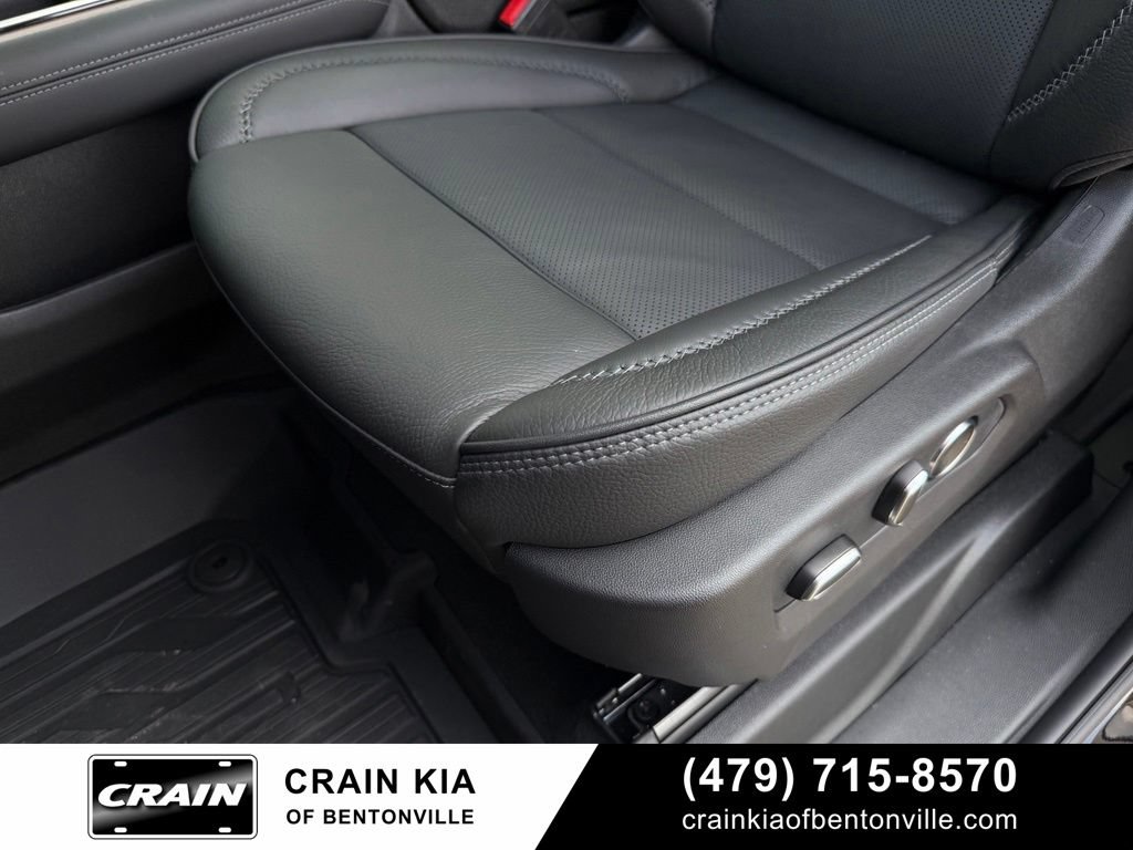 Used 2026 GMC Yukon XL Denali w/ Denali Reserve Package AWD/4WD image 11