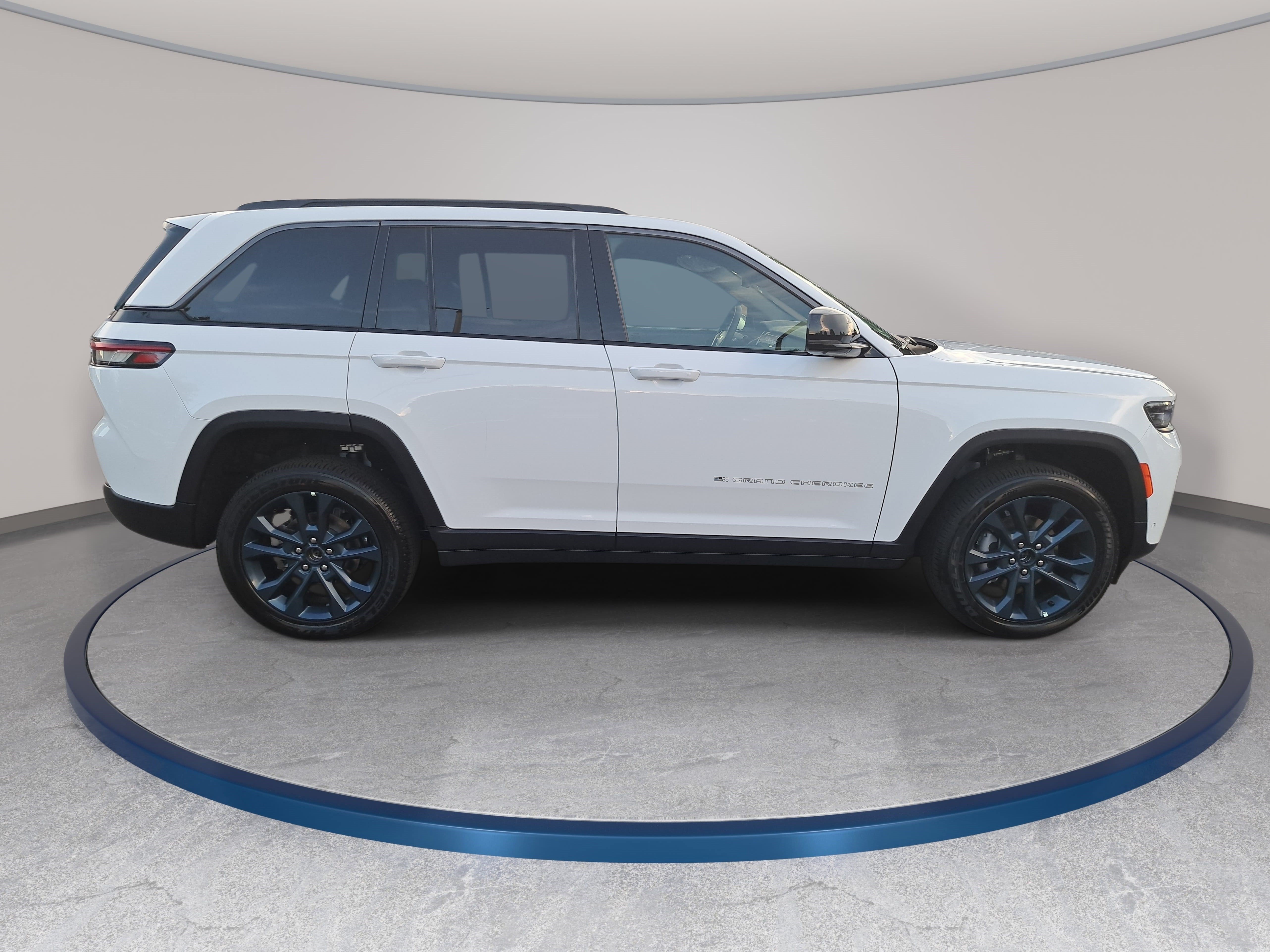 New 2026 Jeep Grand Cherokee Limited AWD/4WD image 4