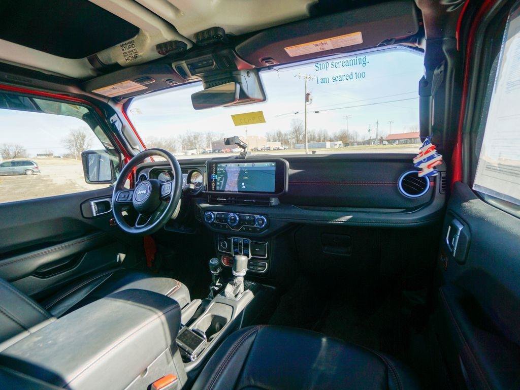 Used 2024 Jeep Wrangler Unlimited Rubicon AWD/4WD image 17