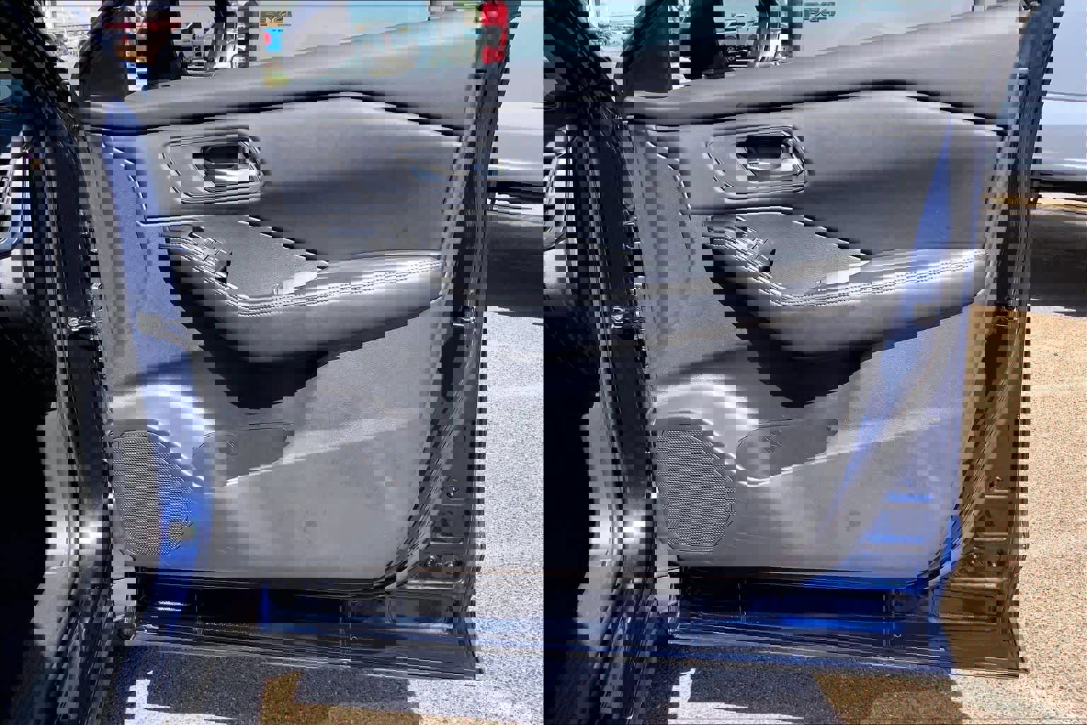 Used 2024 Nissan Rogue SV image 23