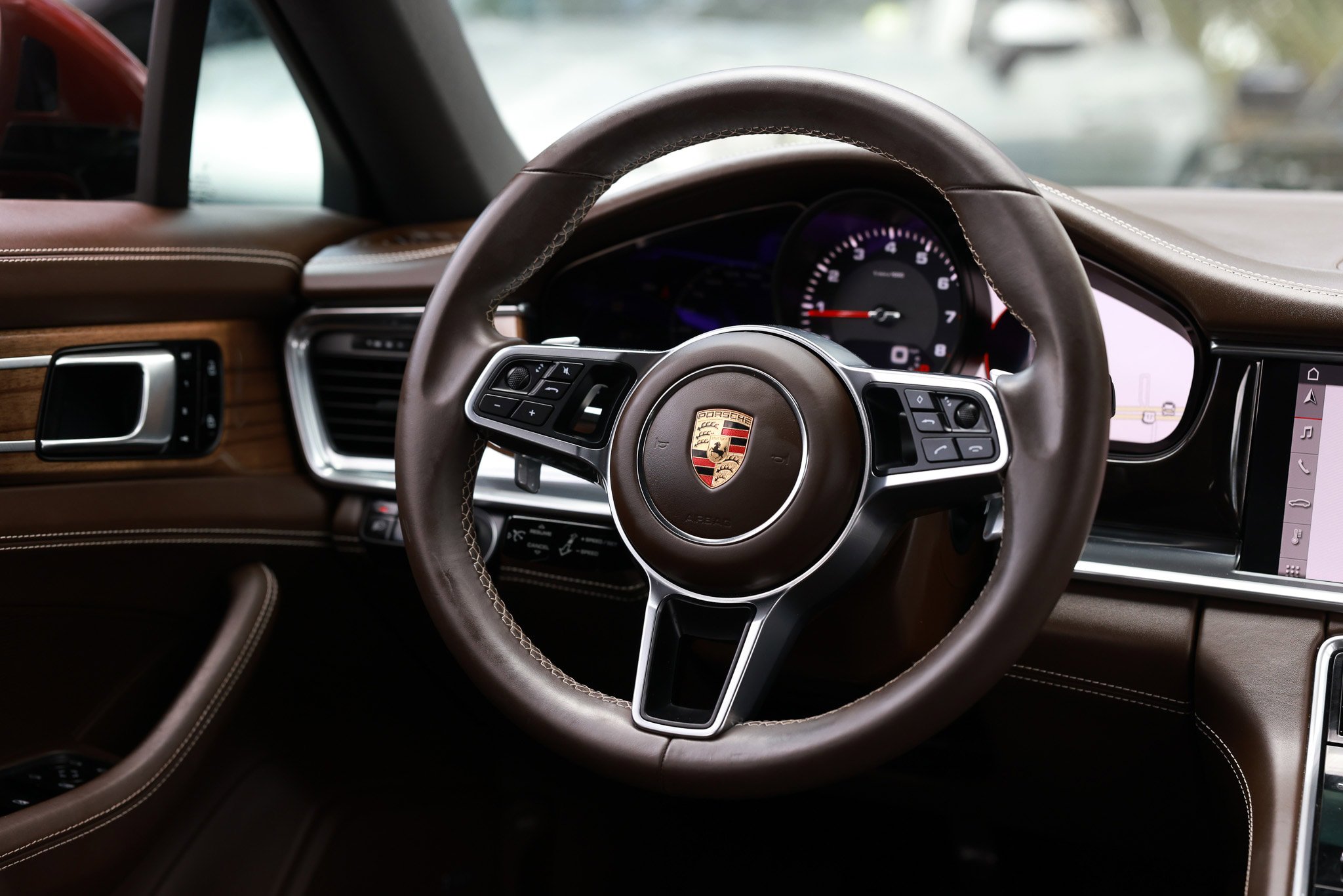 Used 2019 Porsche Panamera RWD image 33