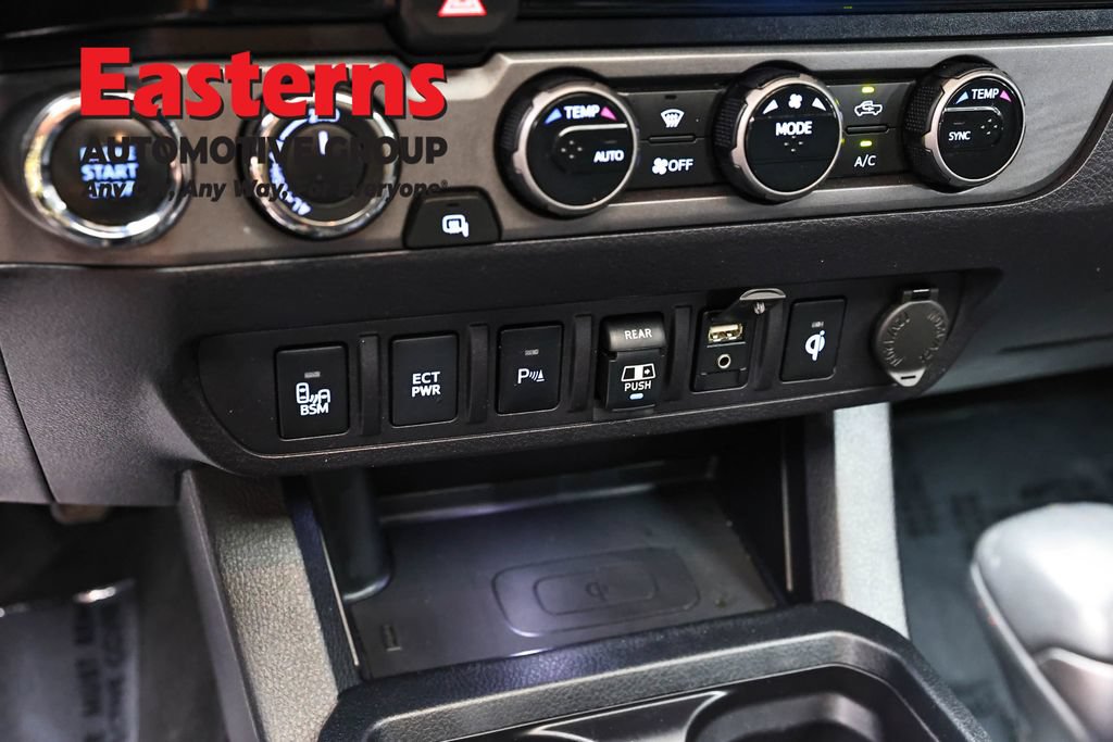 Used 2018 Toyota Tacoma TRD Sport AWD/4WD image 21
