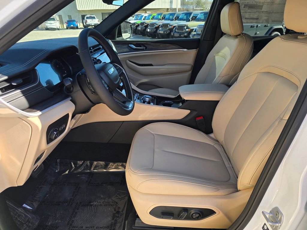 New 2025 Jeep Grand Cherokee Limited image 6