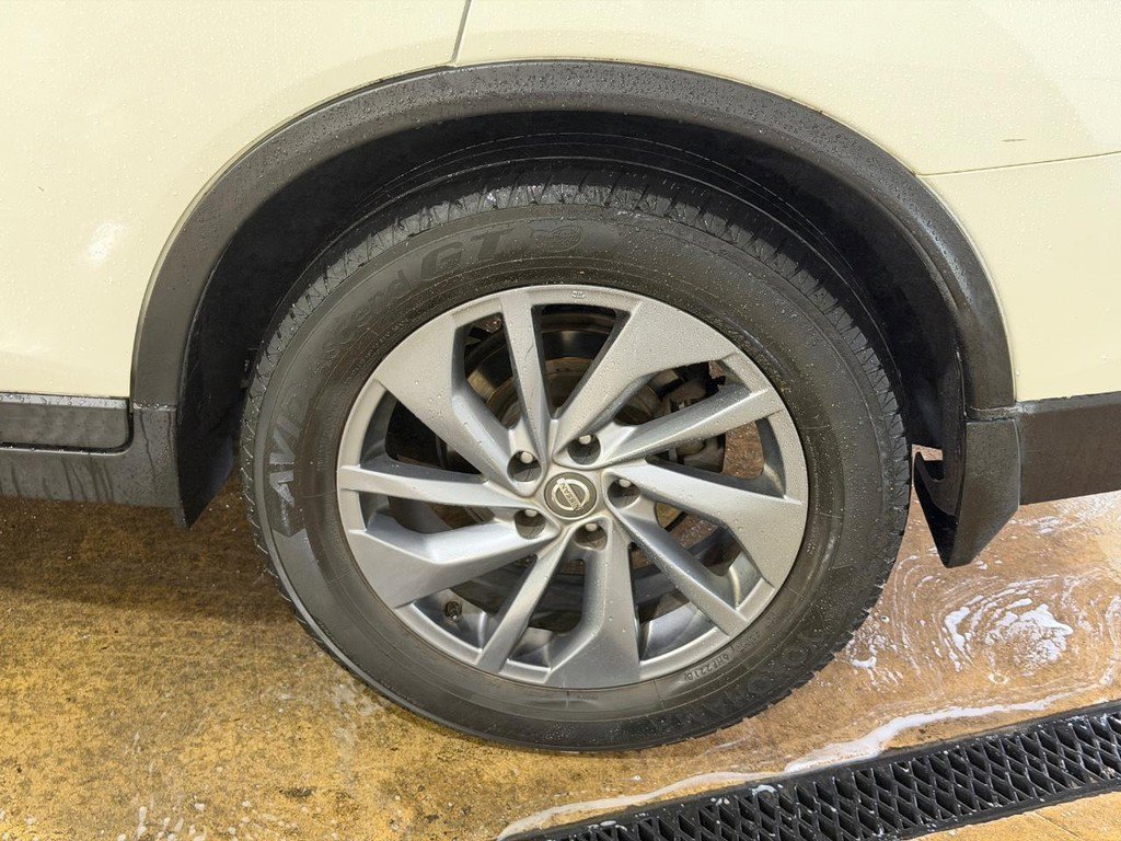 Used 2016 Nissan Rogue SL w/ SL Premium Package FWD image 7