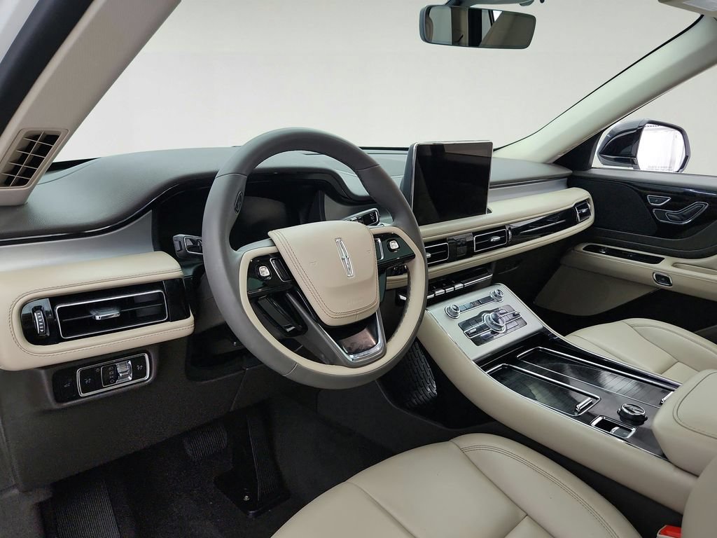 Used 2023 Lincoln Aviator AWD w/ Premium Package image 9