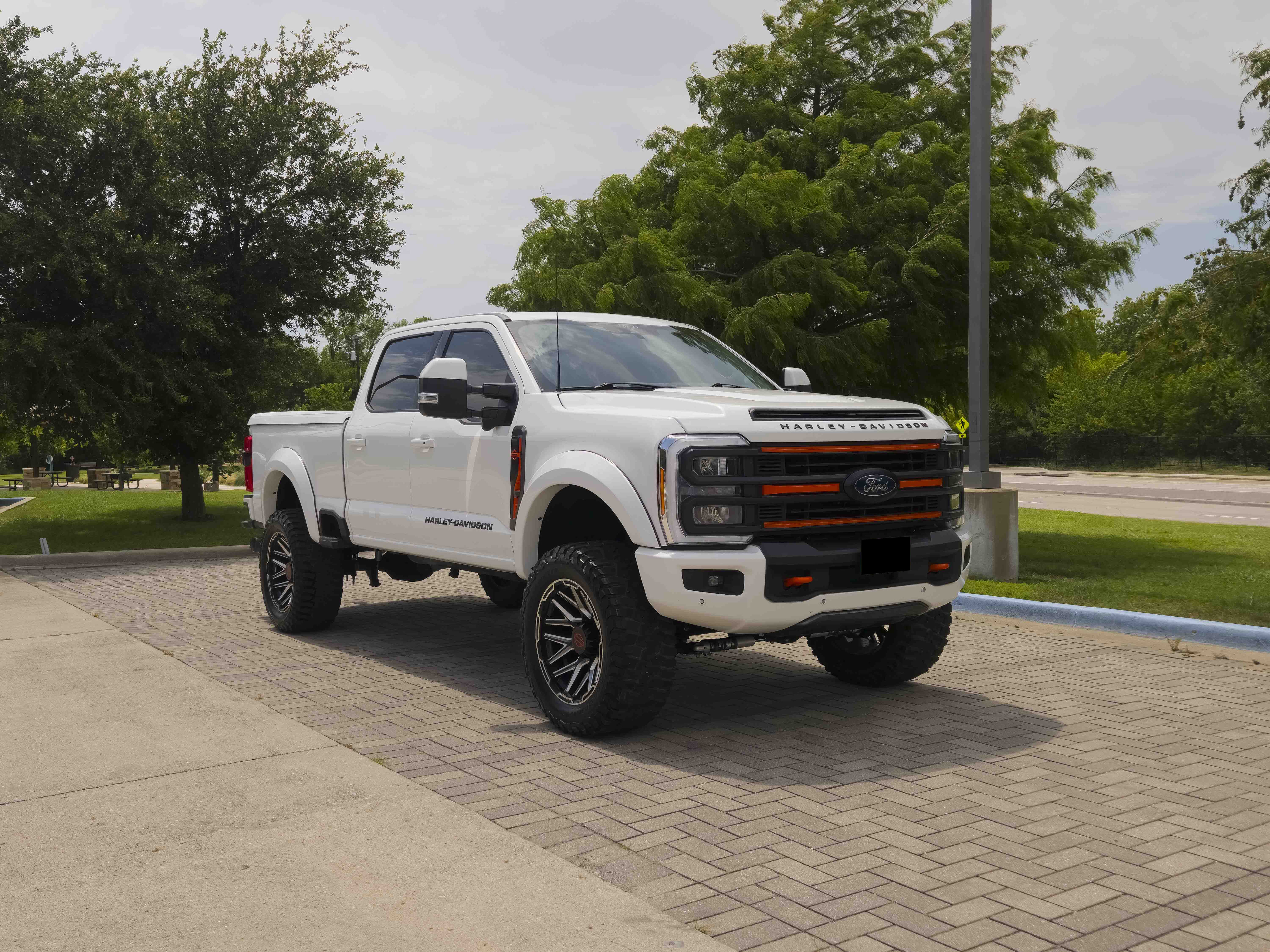 Used 2023 Ford F250 Lariat w/ Lariat Ultimate Package AWD/4WD video 2