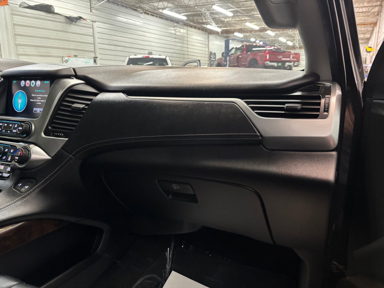 Used 2018 Chevrolet Tahoe LT w/ Luxury Package AWD/4WD image 31