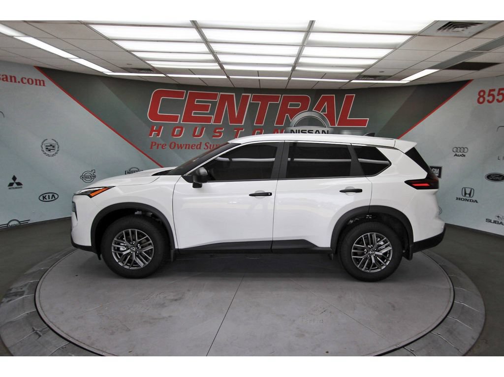 Used 2025 Nissan Rogue S FWD image 3