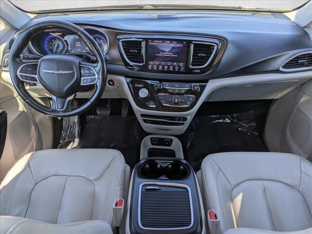 Used 2019 Chrysler Pacifica Touring-L Plus FWD image 17