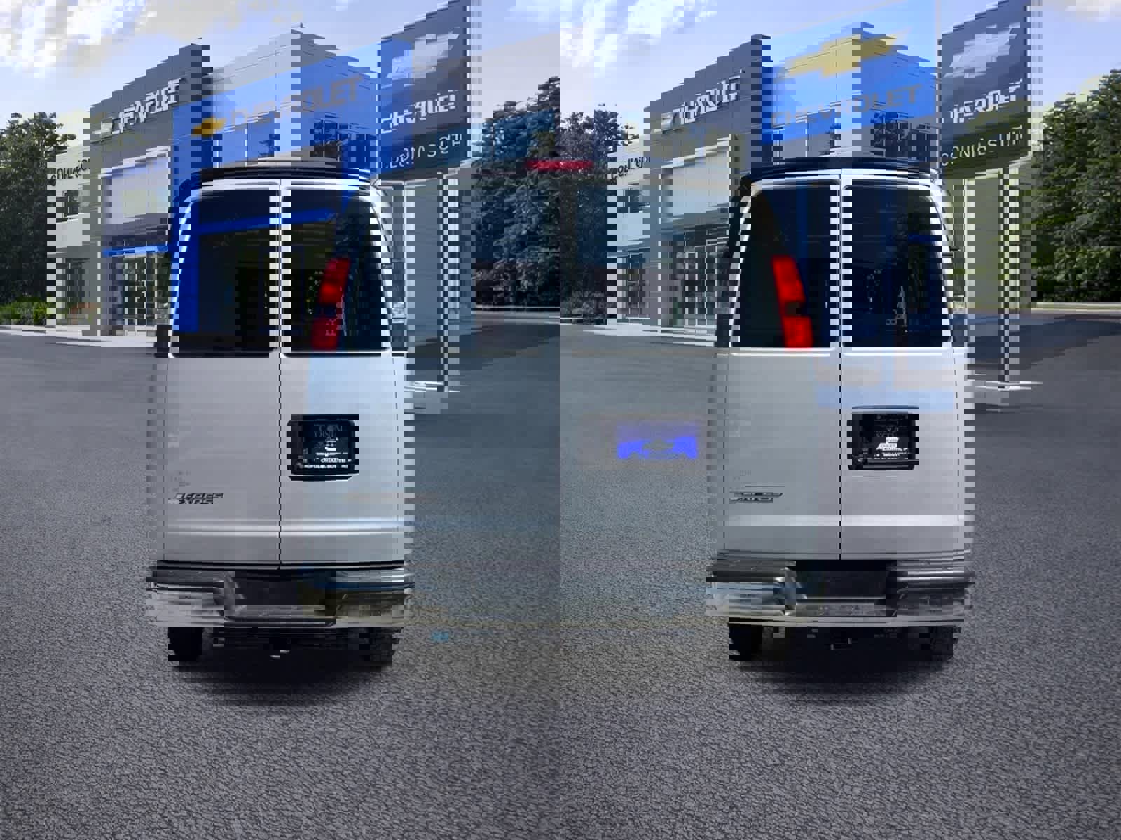 Certified 2019 Chevrolet Express 2500 w/ Chrome Appearance Package image 5