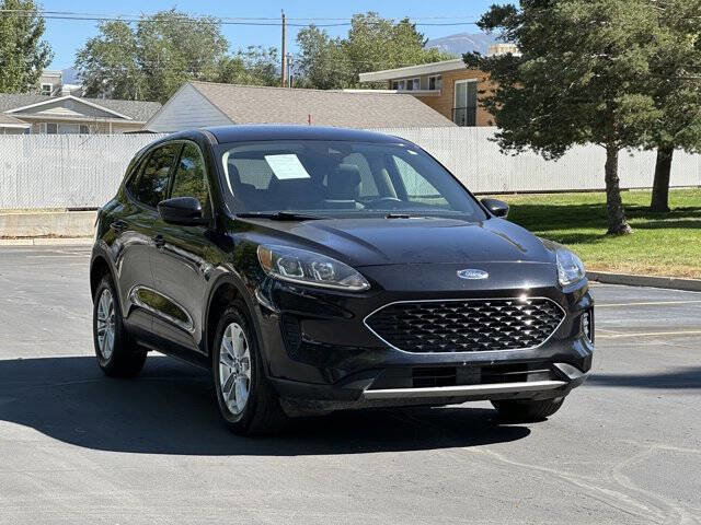 Used 2020 Ford Escape SE image 2