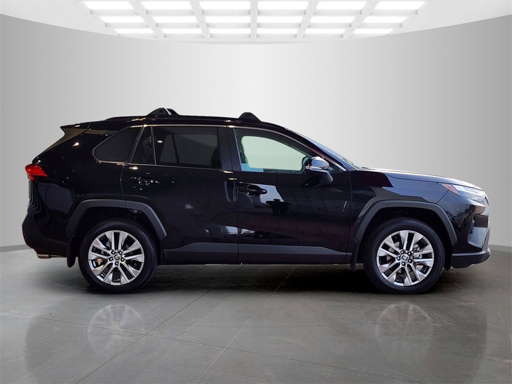 Used 2023 Toyota RAV4 XLE Premium image 3