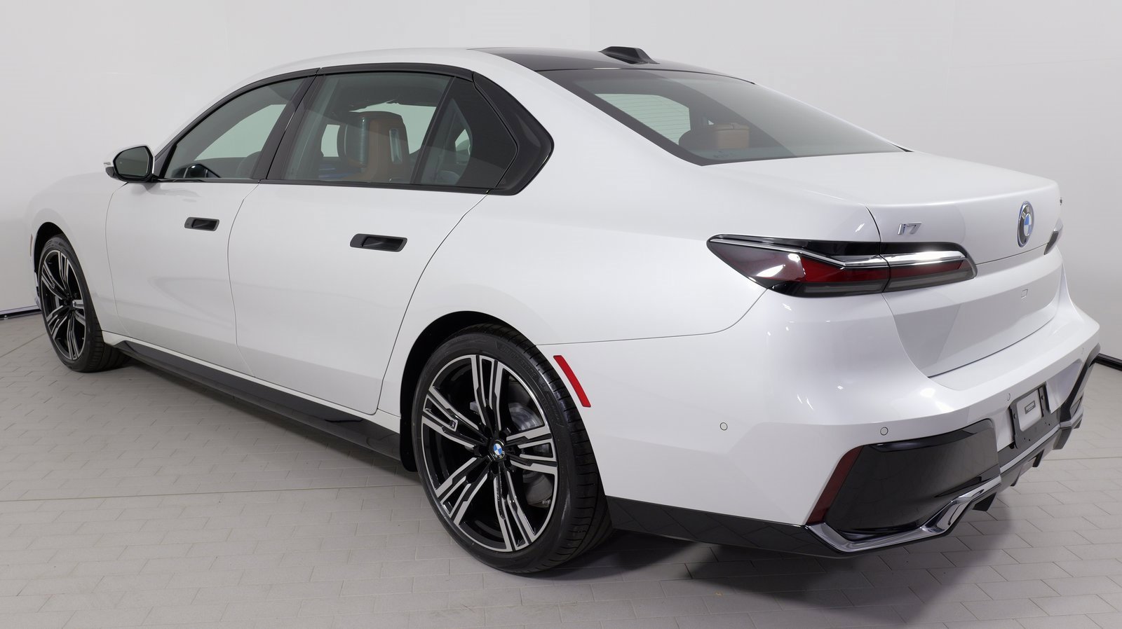 Used 2023 BMW i7 xDrive60 image 17