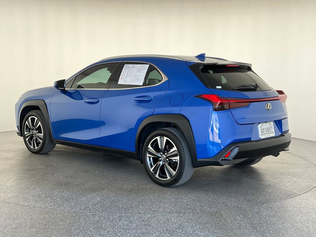 Used 2022 Lexus UX 200 w/ Accessory Package (Z1) image 6