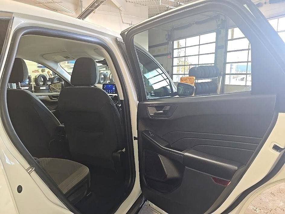 Used 2022 Ford Escape SE w/ Convenience Package image 27