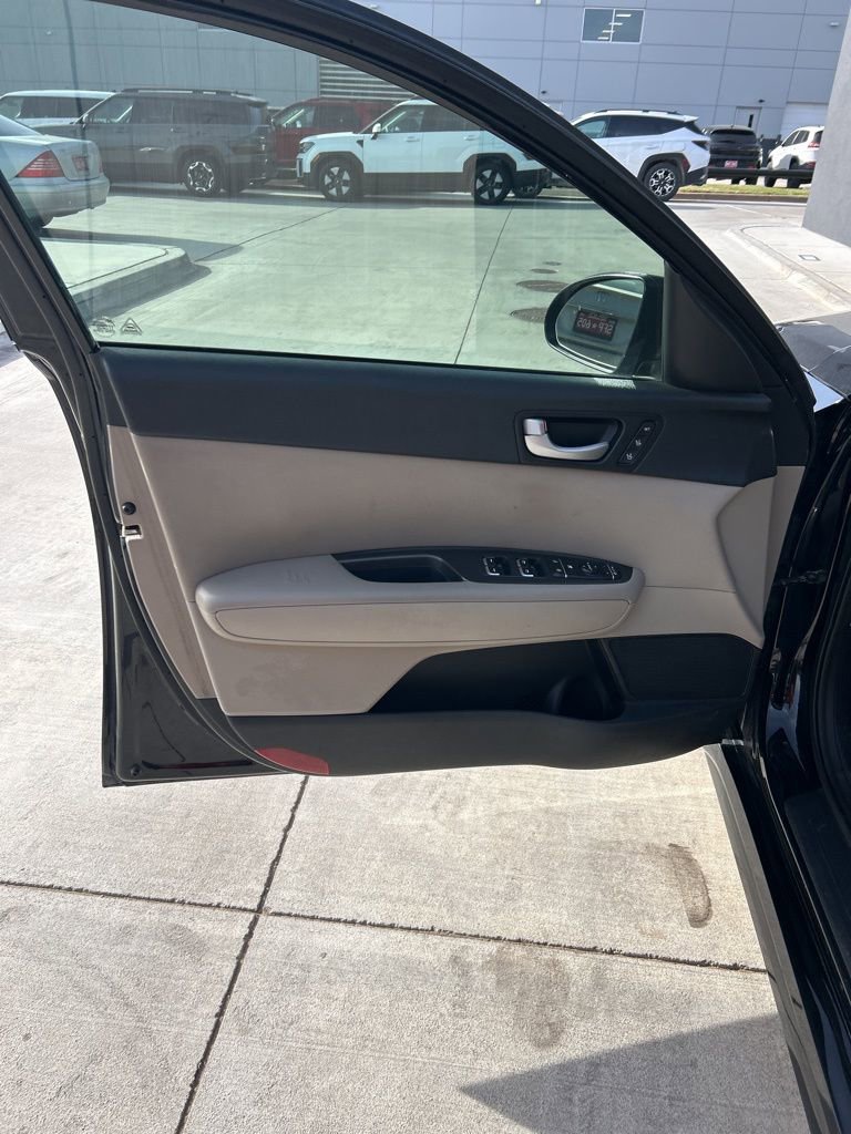 Used 2016 Kia Optima LX w/ LX Convenience Package image 7