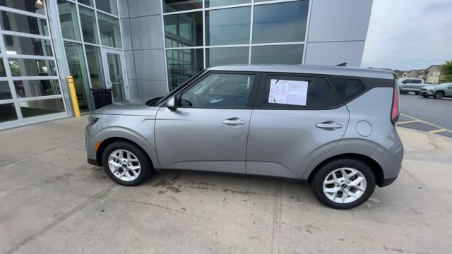 Used 2025 Kia Soul LX w/ LX Technology Package FWD image 7