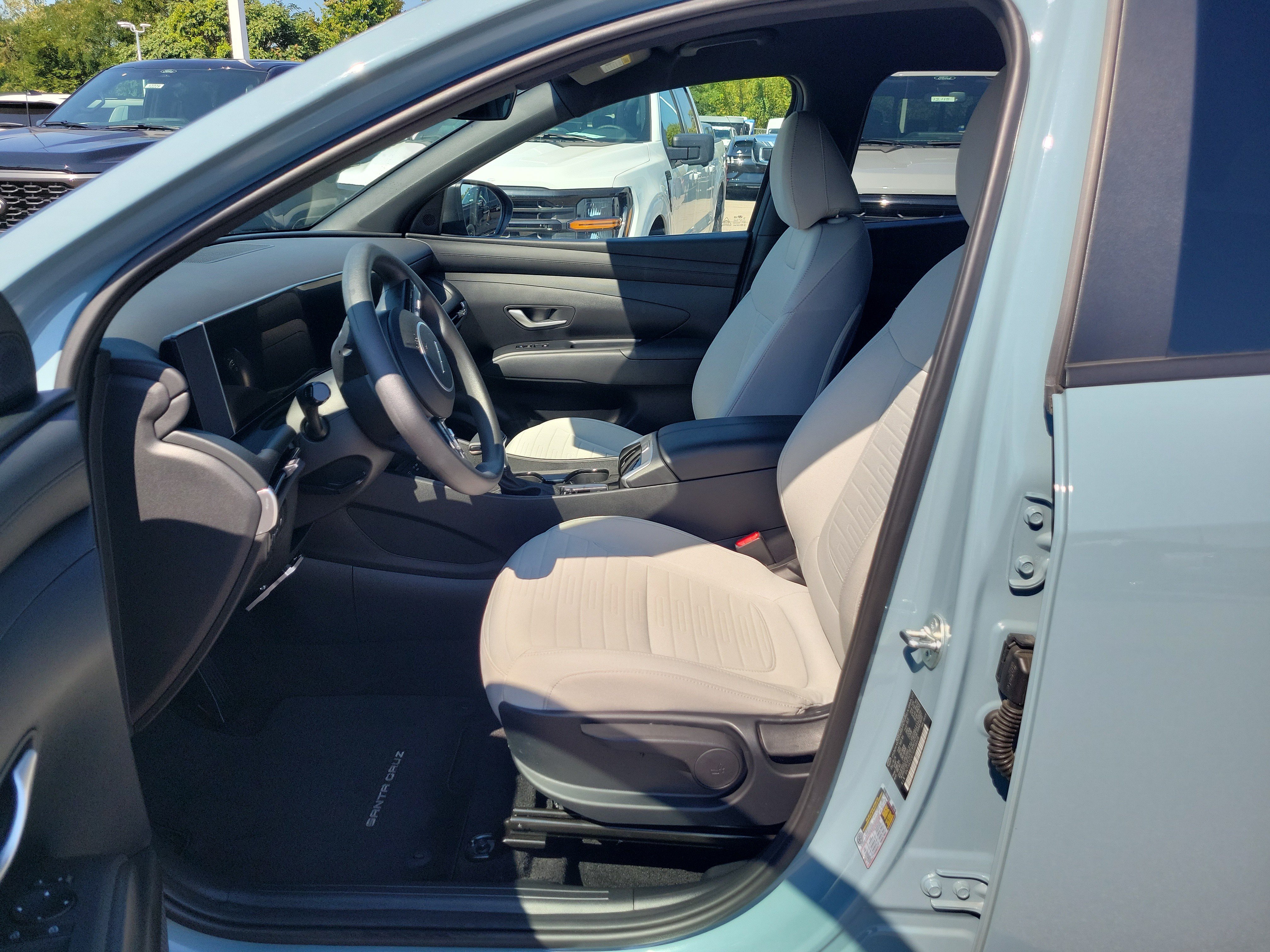 Used 2025 Hyundai Santa Cruz SE AWD/4WD image 15