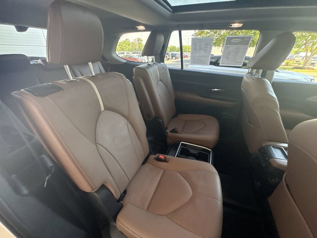 Used 2024 Toyota Grand Highlander AWD image 27