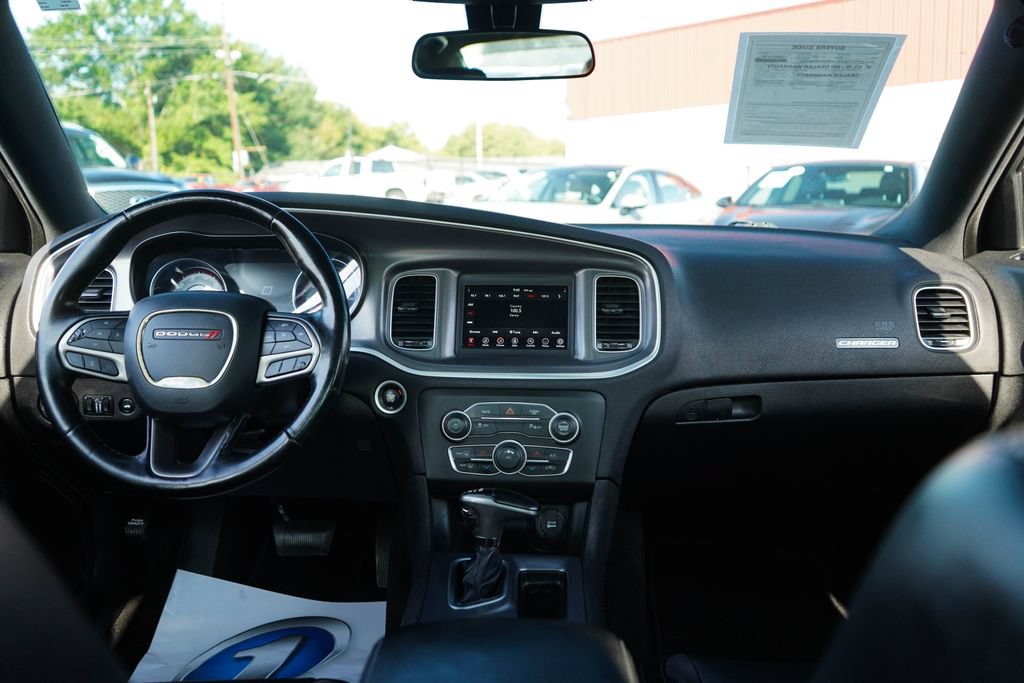Used 2020 Dodge Charger SXT w/ Leather Interior Group RWD image 9