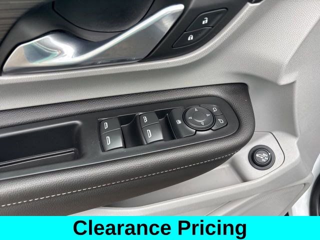 Used 2023 GMC Terrain SLE w/ Driver Convenience Package image 14