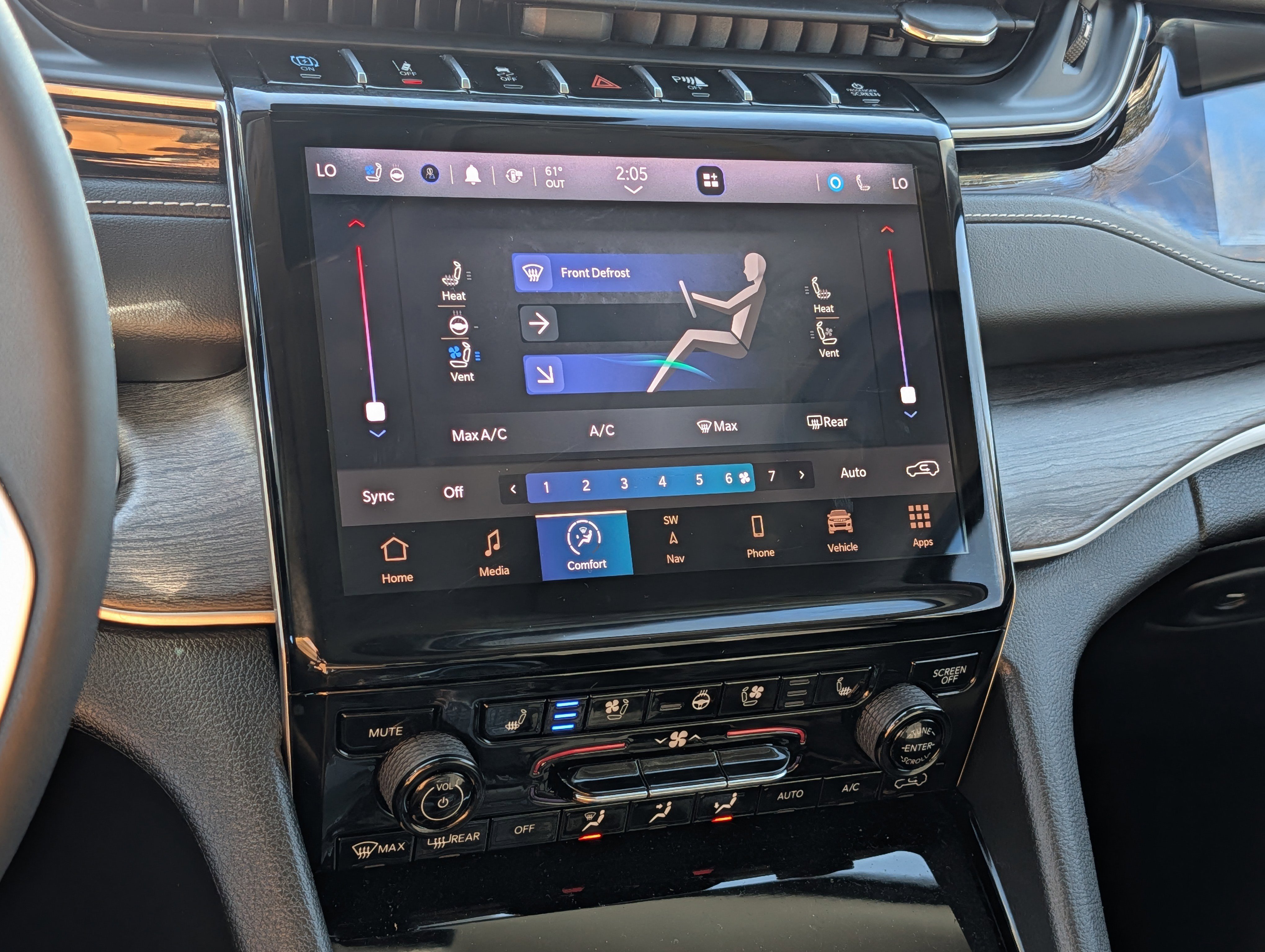 Used 2022 Jeep Grand Cherokee 4WD w/ Luxury Tech Group II image 23