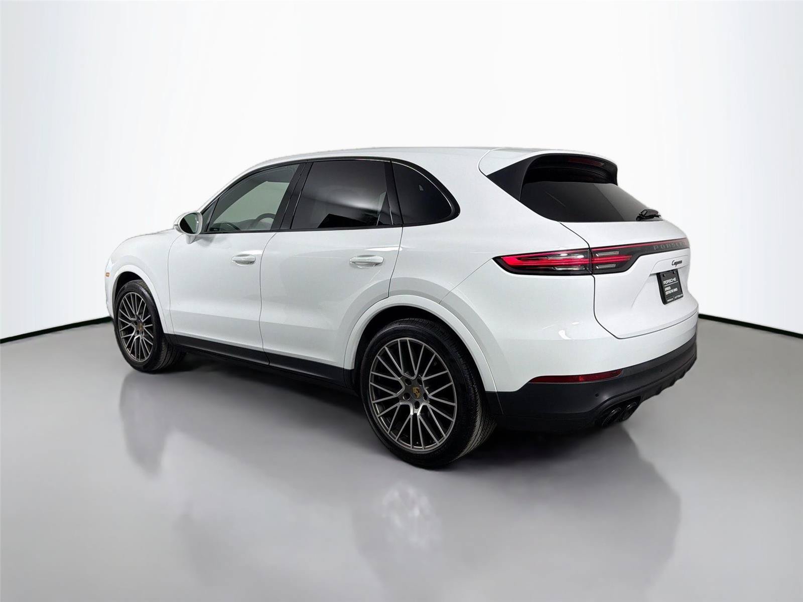 Certified 2023 Porsche Cayenne Platinum Edition AWD/4WD image 3