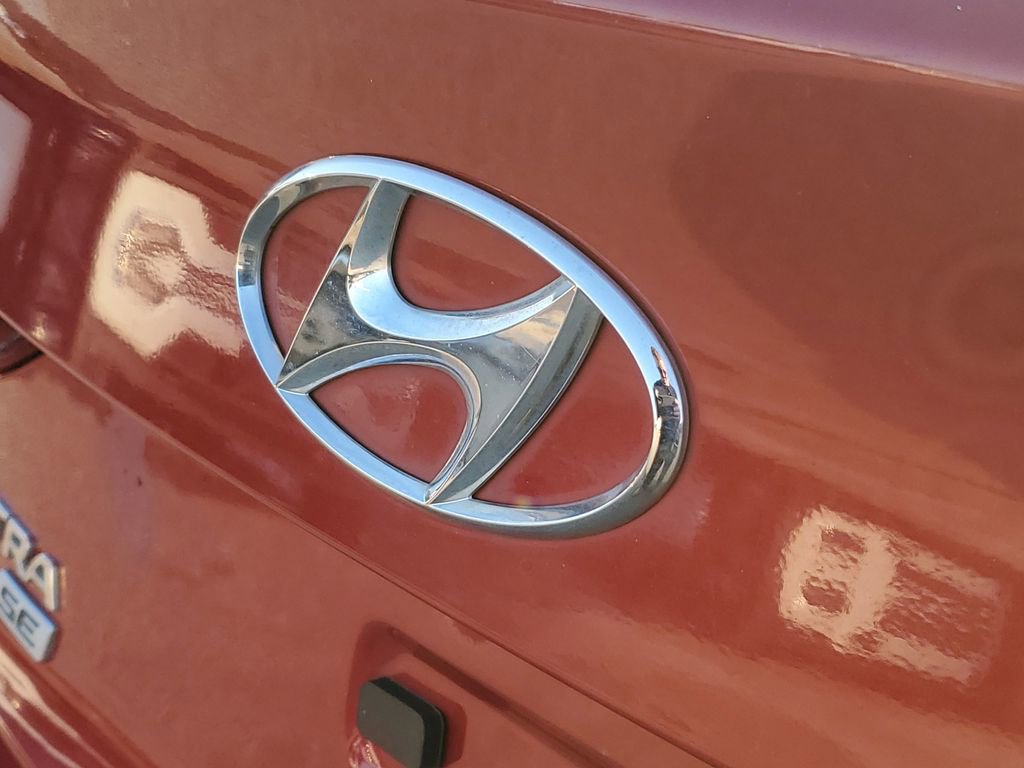 Used 2017 Hyundai Elantra SE image 32